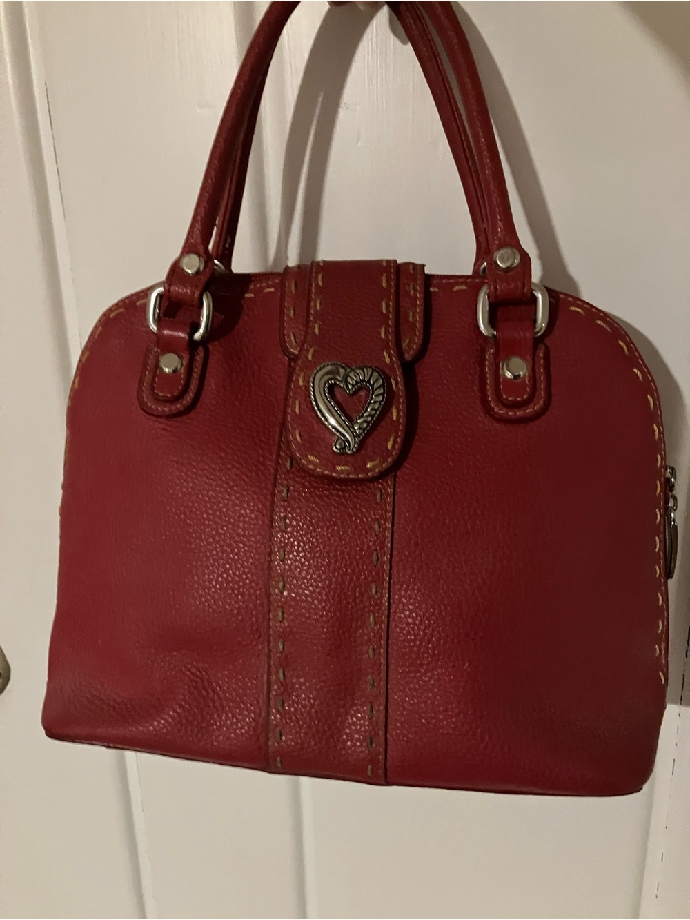 Classic Vintage Red Heart-Accent Women's Satchel